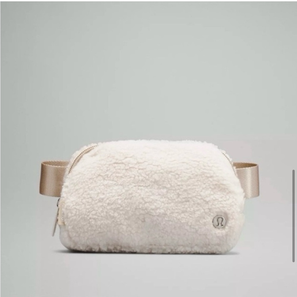Lululemon Sherpa belt bag